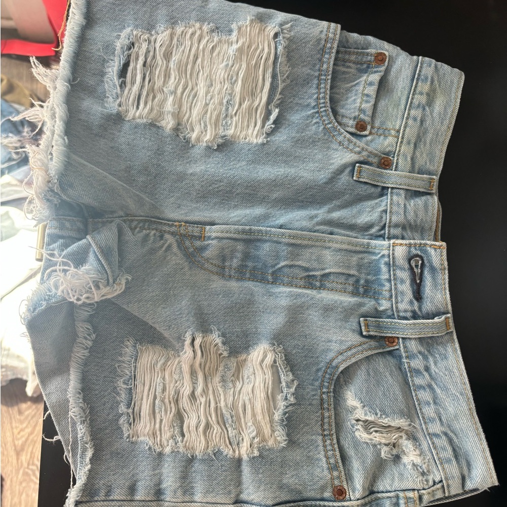 woman’s levi shorts